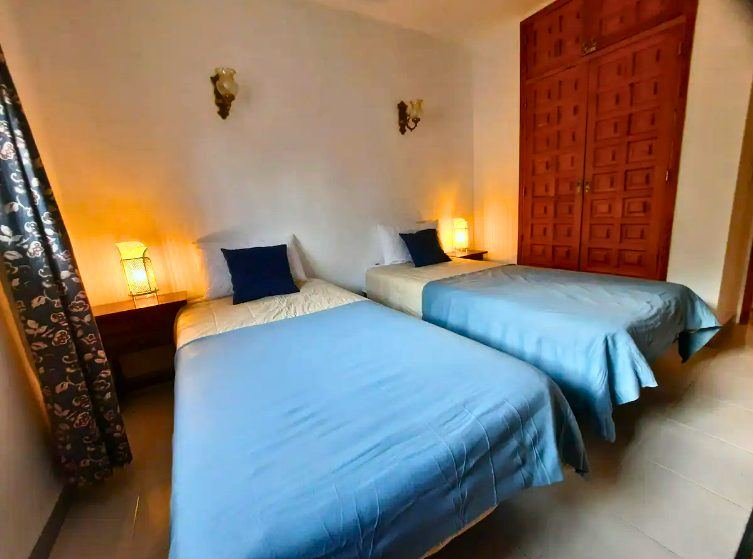 Twin bedroom with two single beds